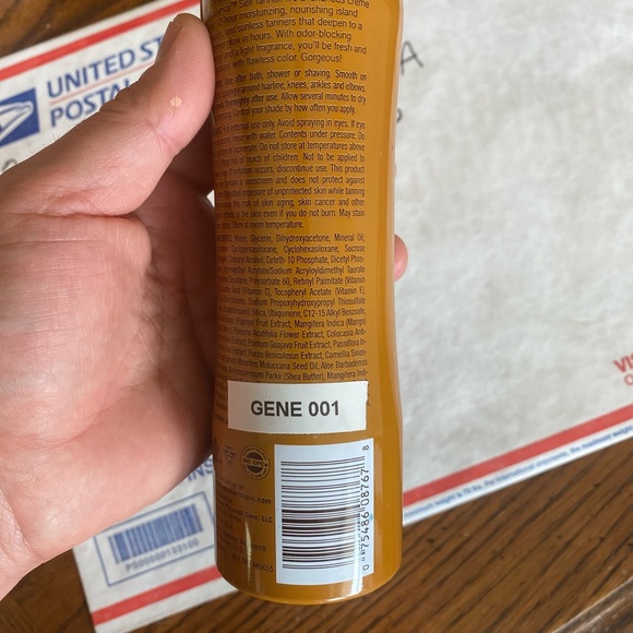 Hawaiian Tropic Island Radiance 6 oz Crème Self Tanner in medium - Picture 5 of 5